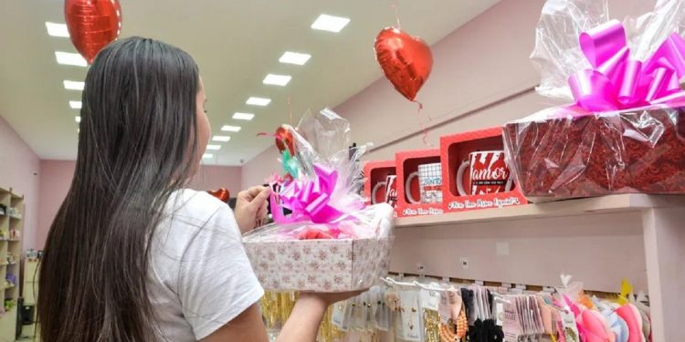 Presentes de Dia dos Namorados em Palmas podem ter variação de até 249% nos preços