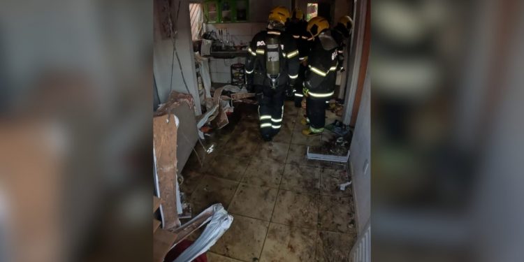 Dois corpos são encontrados carbonizados dentro de casa em Araguaína