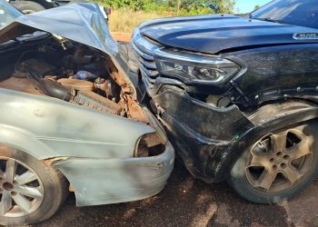Acidente envolvendo motocicleta e dois carros deixa um morto na BR-153